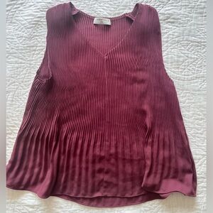💛 FREE WITH PURCHASE💛 Babaton sleeveless pleated blouse